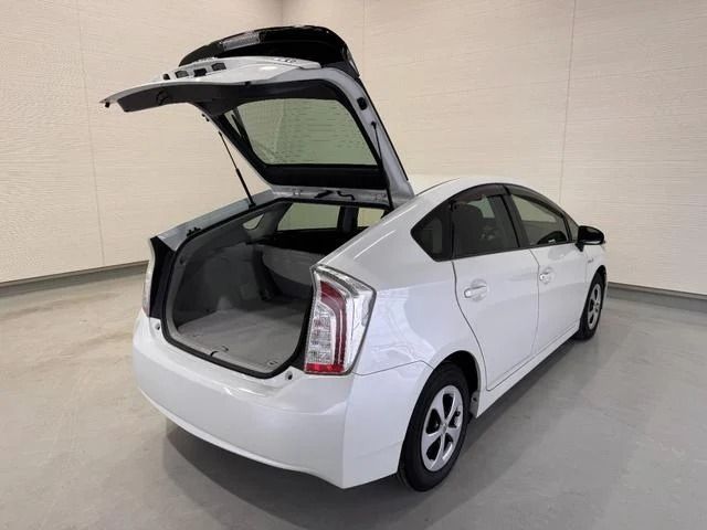 TOYOTA PRIUS 2013 Image 31