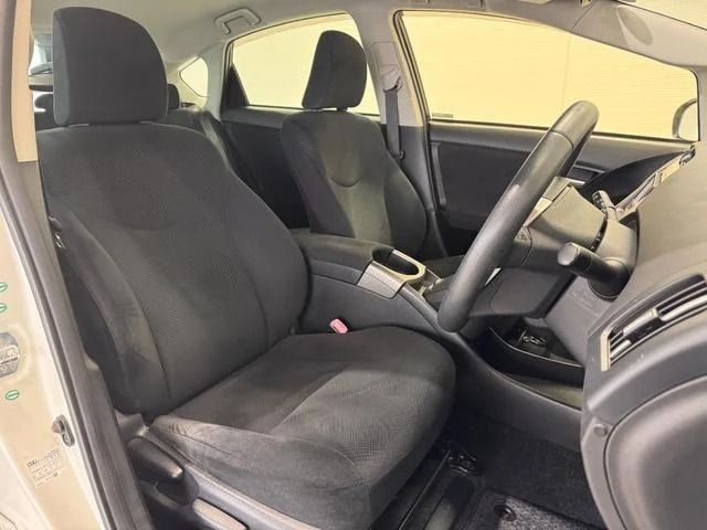 TOYOTA PRIUS 2013 Image 31