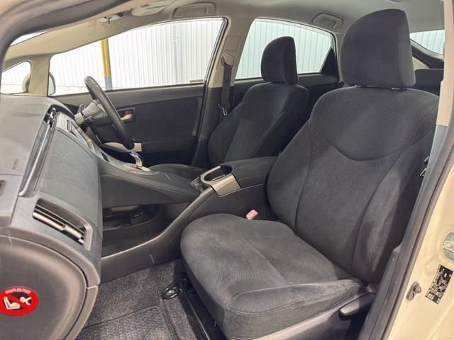 TOYOTA PRIUS 2013 Image 31