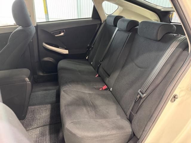 TOYOTA PRIUS 2013 Image 31