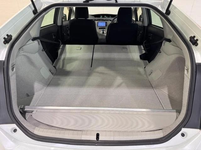 TOYOTA PRIUS 2013 Image 31