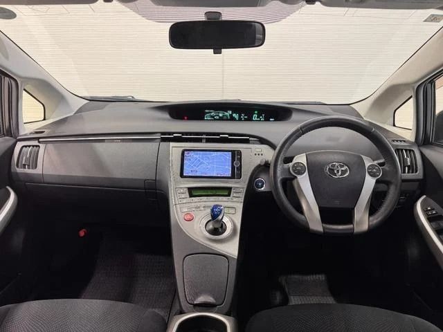 TOYOTA PRIUS 2013 Image 31