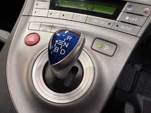 TOYOTA PRIUS 2013 Image 31