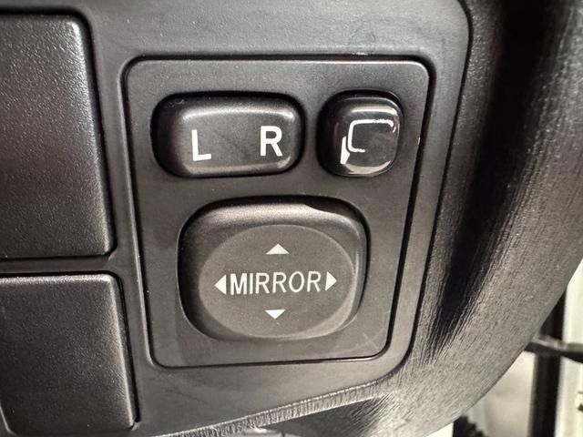 TOYOTA PRIUS 2013 Image 31