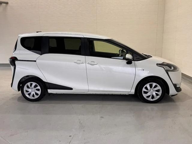 TOYOTA SIENTA HYBRID 2018 Image 31