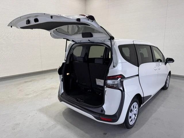 TOYOTA SIENTA HYBRID 2018 Image 31