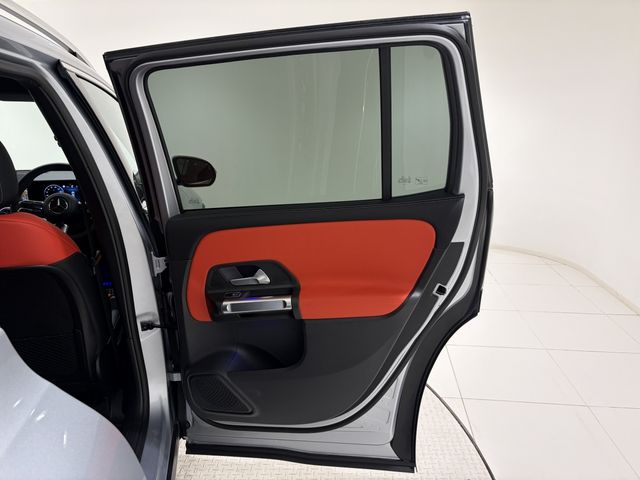 MERCEDES BENZ GLB 2025 Image 31