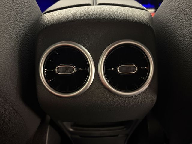 MERCEDES BENZ GLB 2025 Image 31