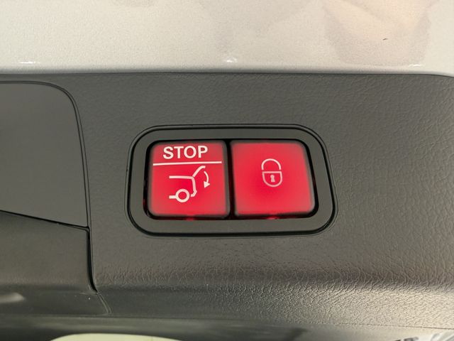 MERCEDES BENZ GLB 2025 Image 31