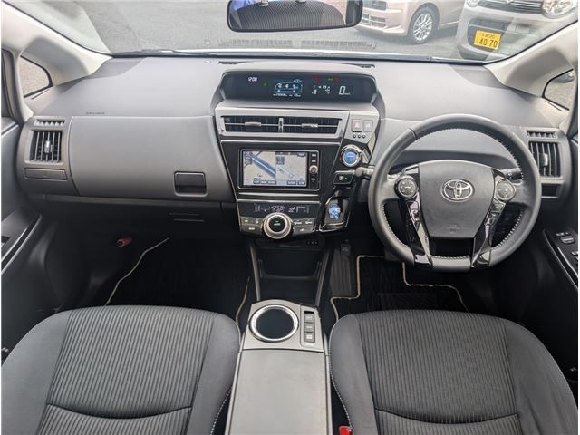 TOYOTA PRIUS ALPHA 2016 Image 31