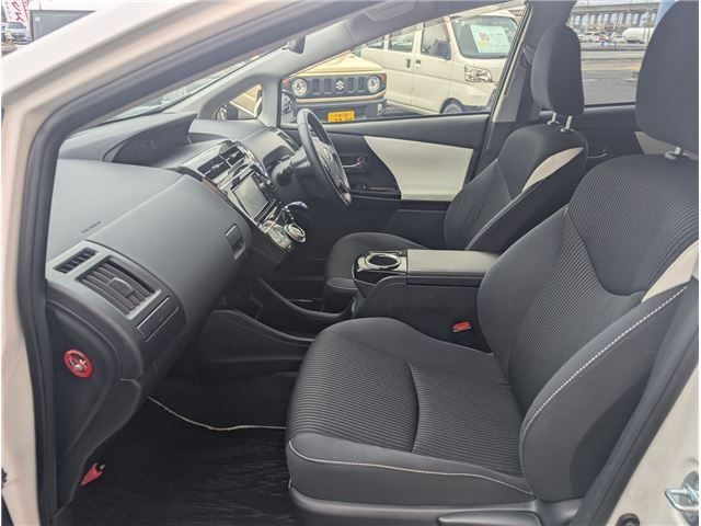 TOYOTA PRIUS ALPHA 2016 Image 31