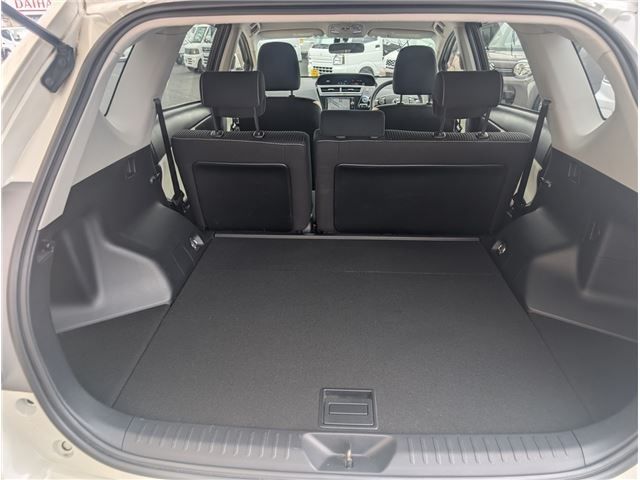 TOYOTA PRIUS ALPHA 2016 Image 31