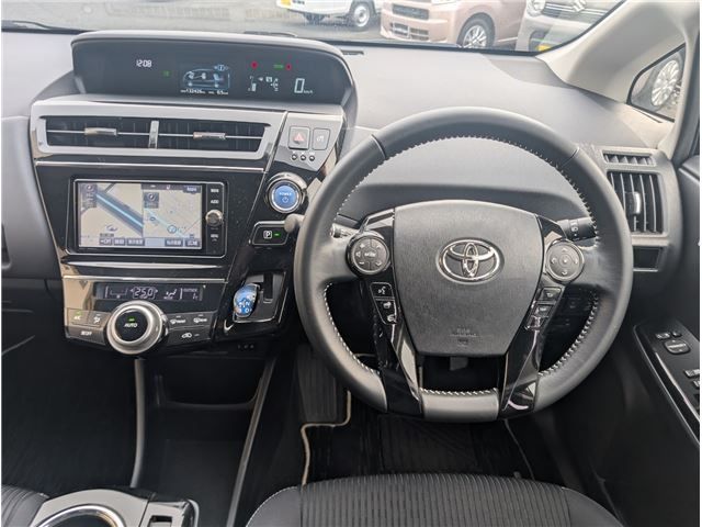TOYOTA PRIUS ALPHA 2016 Image 31
