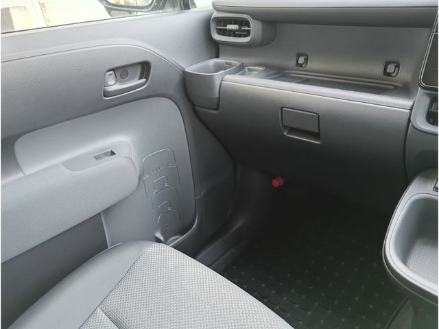 TOYOTA SIENTA HYBRID 2023 Image 31