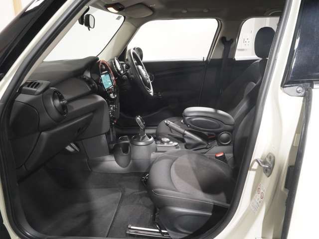 BMW MINI ONE 5DOOR 2018 Image 31