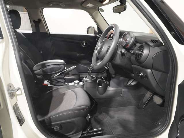 BMW MINI ONE 5DOOR 2018 Image 31