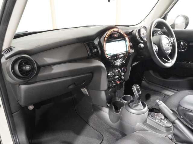 BMW MINI ONE 5DOOR 2018 Image 31