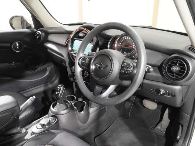 BMW MINI ONE 5DOOR 2018 Image 31