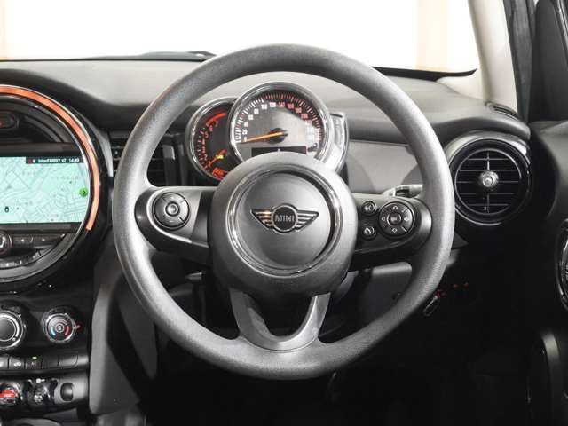 BMW MINI ONE 5DOOR 2018 Image 31