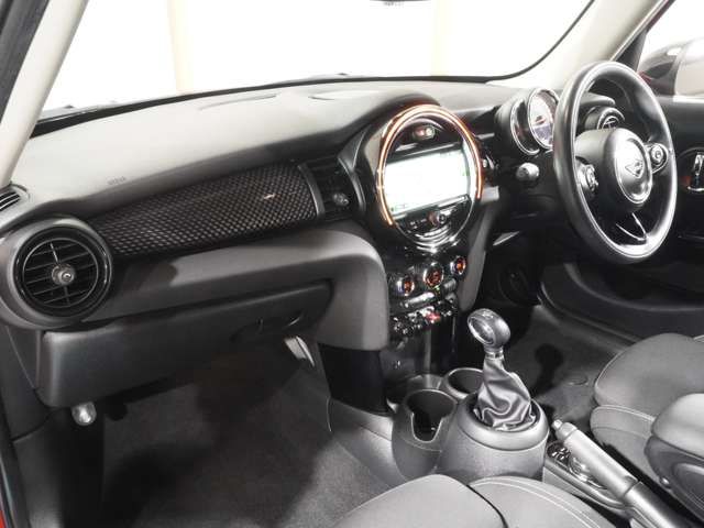 BMW MINI COOPER SD 5DOOR 2020 Image 31