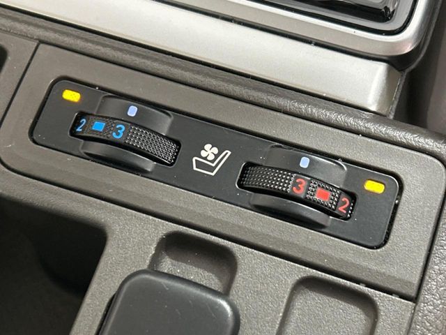 TOYOTA LANDCRUISER PRADO 2023 Image 31