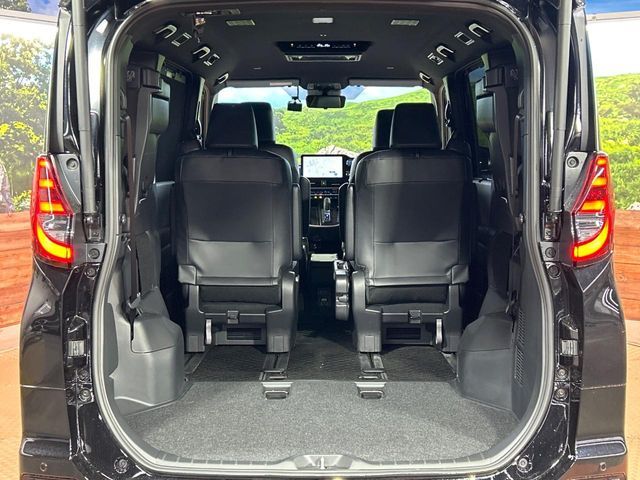 TOYOTA NOAH HYBRID 2023 Image 31