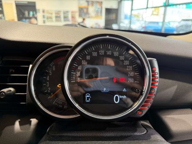 BMW MINI ONE 5DOOR 2016 Image 31