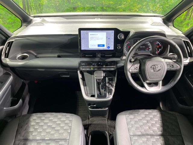 TOYOTA VOXY 2022 Image 31