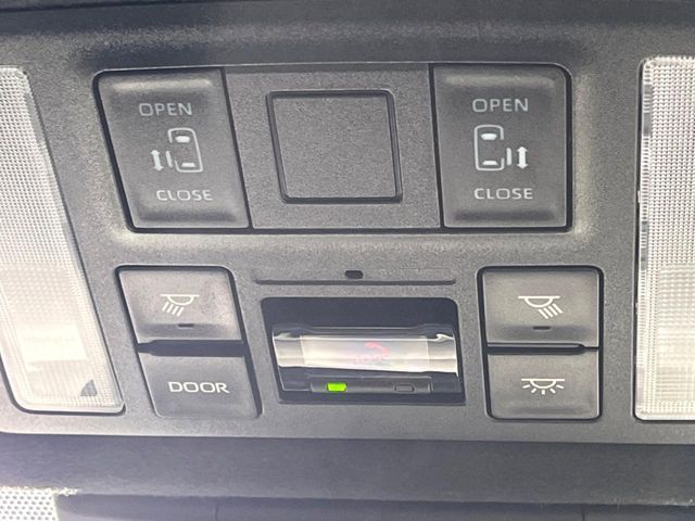 TOYOTA VOXY 2022 Image 31