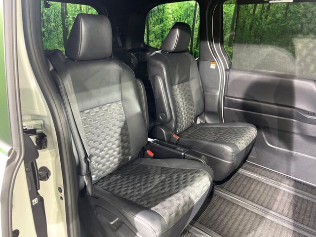 TOYOTA VOXY 2022 Image 31