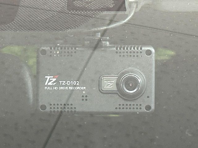 TOYOTA PRIUS 2018 Image 31