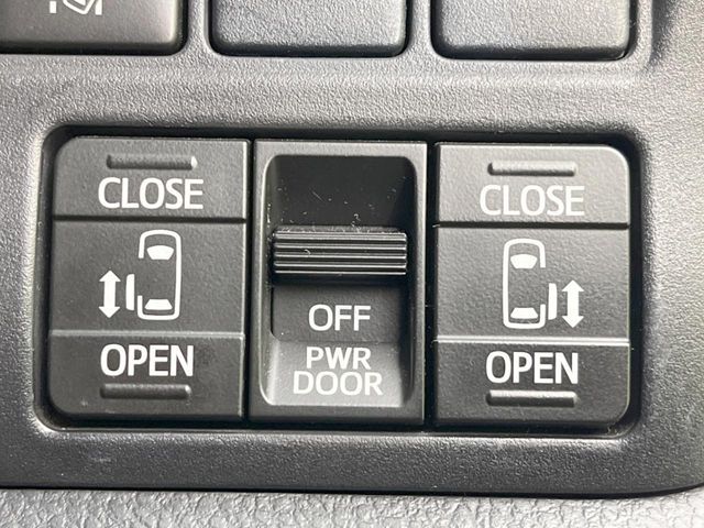 TOYOTA NOAH 2017 Image 31