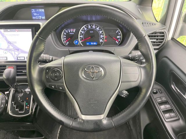 TOYOTA NOAH 2017 Image 31