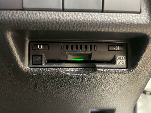 TOYOTA RAV4 HYBRID 4WD 2019 Image 31