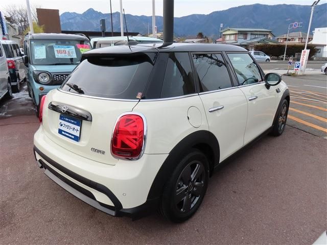 BMW MINI COOPER 5DOOR 2023 Image 31