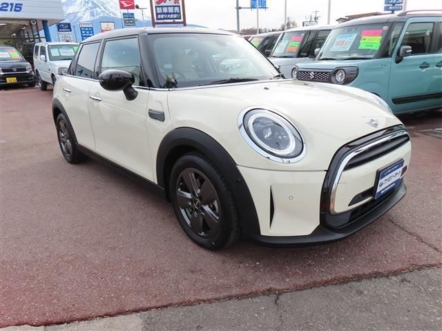 BMW MINI COOPER 5DOOR 2023 Image 31