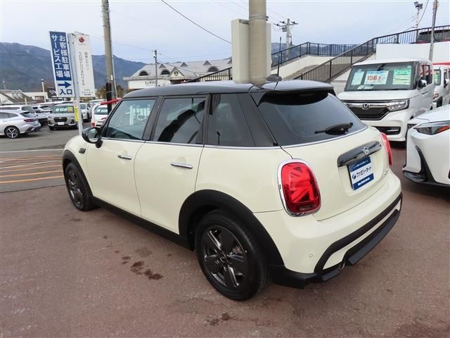 BMW MINI COOPER 5DOOR 2023 Image 31