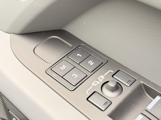 ROVER DEFENDER 2025 Image 31