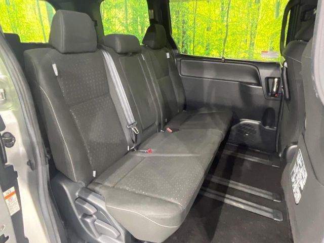 TOYOTA NOAH 4WD 2017 Image 31