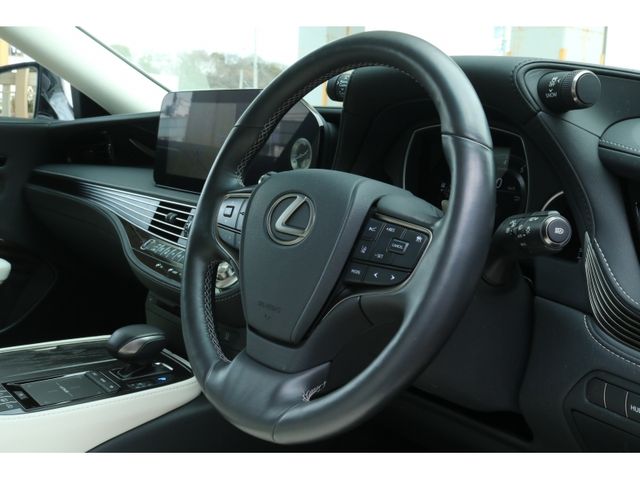 TOYOTA LEXUS LS500 2021 Image 31