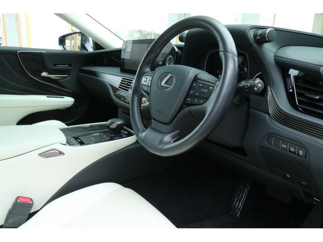 TOYOTA LEXUS LS500 2021 Image 31