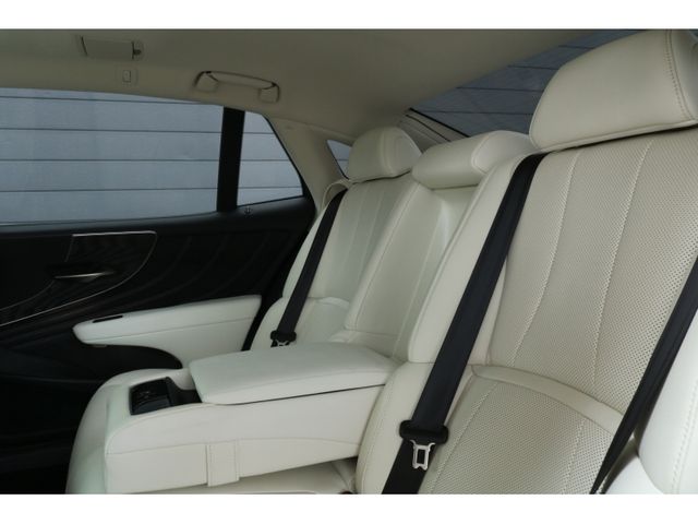 TOYOTA LEXUS LS500 2021 Image 31