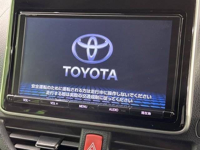TOYOTA VOXY HYBRID 2017 Image 31