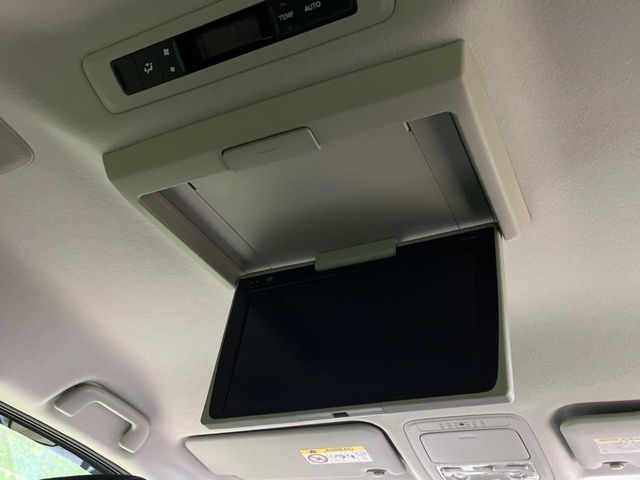 TOYOTA VOXY HYBRID 2017 Image 31