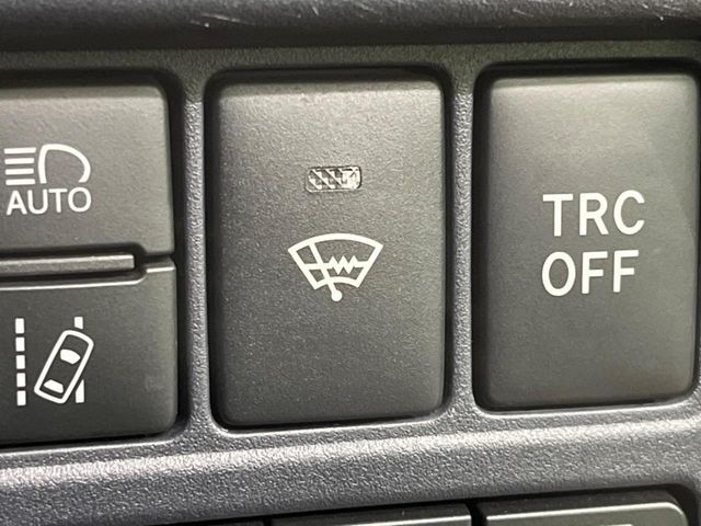 TOYOTA VOXY HYBRID 2017 Image 31