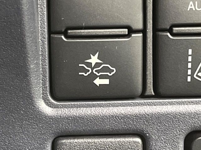 TOYOTA VOXY HYBRID 2017 Image 31