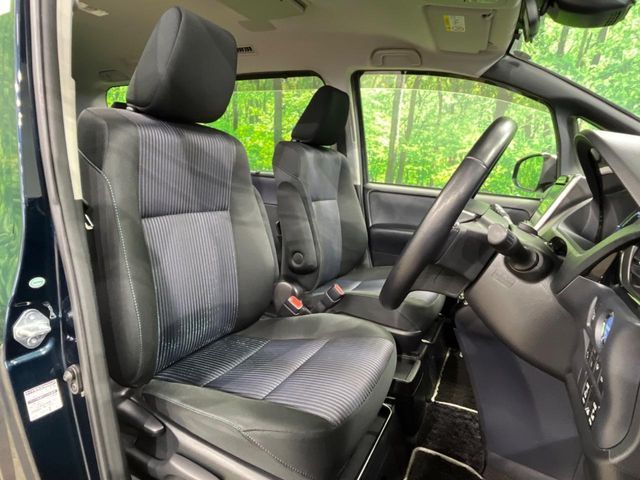 TOYOTA VOXY HYBRID 2017 Image 31