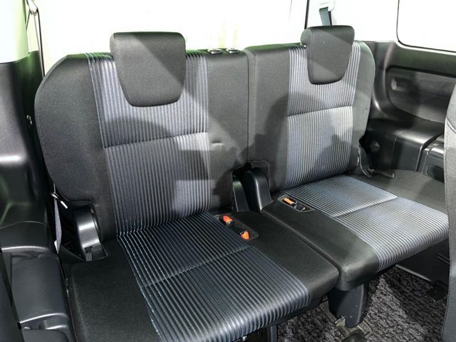 TOYOTA VOXY HYBRID 2017 Image 31