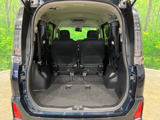 TOYOTA VOXY HYBRID 2017 Image 31