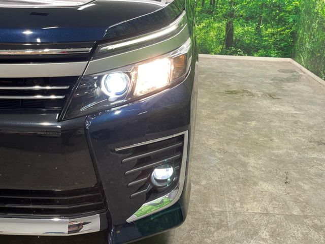 TOYOTA VOXY HYBRID 2017 Image 31